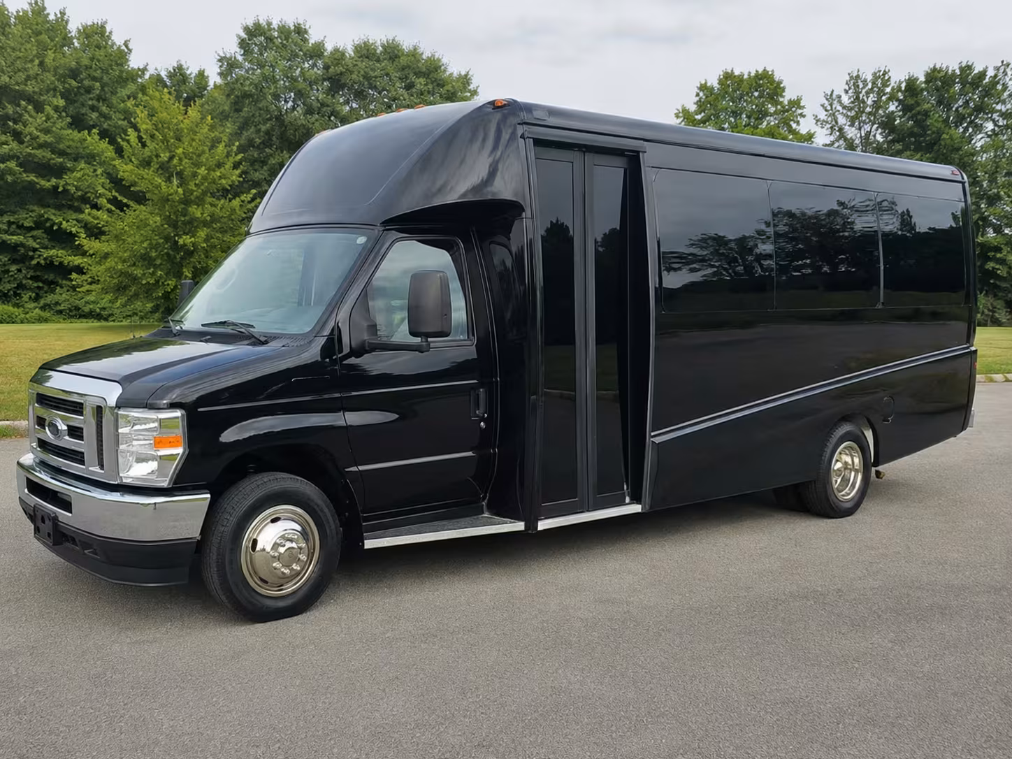 trenton 18 passenger minibus rental